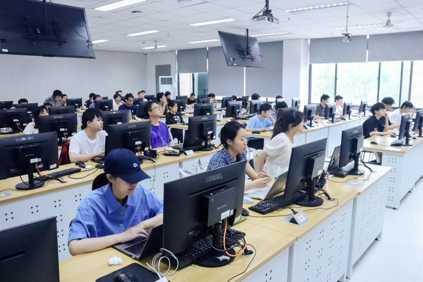 產教融合新篇章 計算機網絡與信息安全實驗教學示范中心育才之道